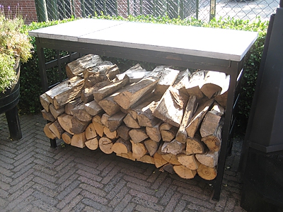 3_Tafel_met_houtopslag